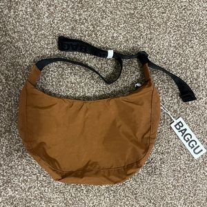 BAGGU Medium Nylon Crescent Bag in Brown